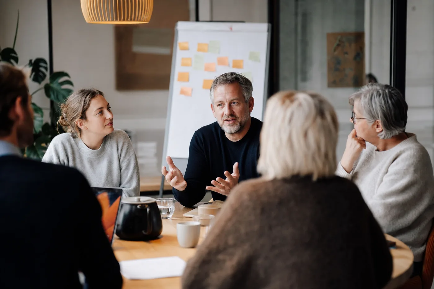 Team bespreekt een verandertraject met een open houding